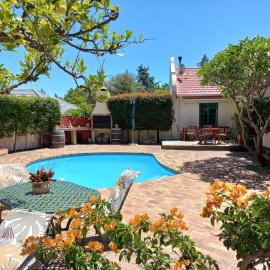 Wine Route 44 Guesthouse, hotel in Somerset West