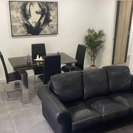 Confortable adosado en Elche，埃爾切的飯店
