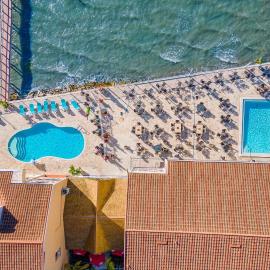 Beso del Sol Resort in Dunedin - Perfect Location & Relaxation!