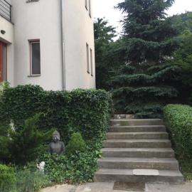 Maharaja Buda Villa Apartment - Private Parking and Garden