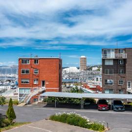 King Bed, Water Views, Private Parking, Courtyard Living in the Heart of Sandy Bay, hotel a Sandy Bay