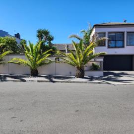 Balmoral Cottage, West Beach, hotel in Cape Town