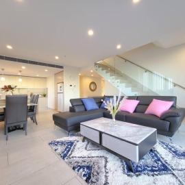 Spacious 3-Bed Penthouse with Perfect View, Hotel in Sydney