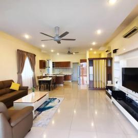 Deluxe Sunrise Suite 3 bedroom Loft B side seaview above Imago Shopping Mall、コタキナバルのホテル