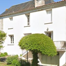 3-Bed House - Sleeps 6 - Garden Balcony Parking, hotel a Château-Garnier