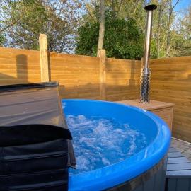The Secret Garden - Hot Tub North Coast Stay, hotel a Garvagh