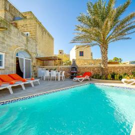 Dar It-Torri Holiday Home, Hotel in Kerċem