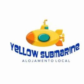 Yellow Submarine on the seafront: Silveira'da bir otel