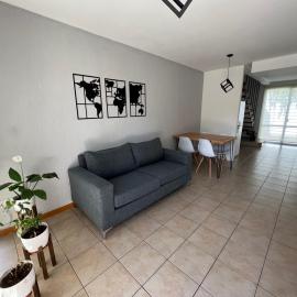 Hermoso duplex con estacionamiento, Hotel in Guaymallen