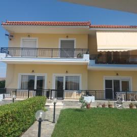 Irene's Sunny apartment in Limnos, hotel in Néa Koútali