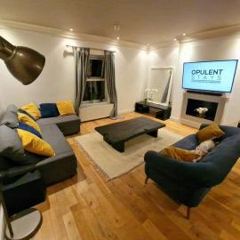 Stunning Luxury 2 Bed Penthouse Apartment