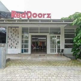 Reddoorz near Stadion Kridosono Blora,位于Blora的酒店