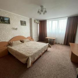 Zarea Hotel โรงแรมในคีชีเนา