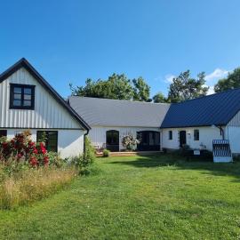 4B Österlen Bed & Breakfast, hotelli kohteessa Tomelilla