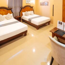 RedDoorz Plus @ Hotel Platinum Occidental Mindoro、サンノゼのホテル
