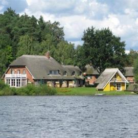 Ferien direkt am Wasser mit Hund, hotel in Krakow am See