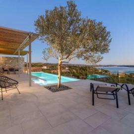 Villa Alliopi ein Blick für die Sinne، فندق في كرانديون