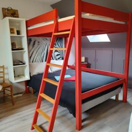 Studio au 2e étage de notre maison de ville, hotel in Caen