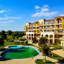 Lighthouse Golf Resort, 75 mp2, with balcony, hotel in Balchik