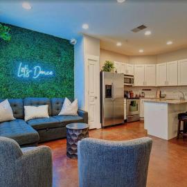 3-Story West End Condo | Free Garage Parking | Near Vanderbilt Medical, Hotel in Nashville