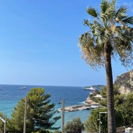 Ezevacances Studio Capuccino vue mer 5 mn plage 7 mn gare Wifi, hotelli kohteessa Èze