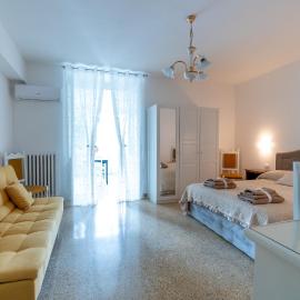 B & B L'ABBRACCIO, хотел в Аньоне