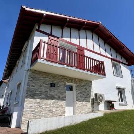 Maison T3 à Ustaritz avec Terrasse et Parking - FR-1-495-7, hotel in Ustaritz