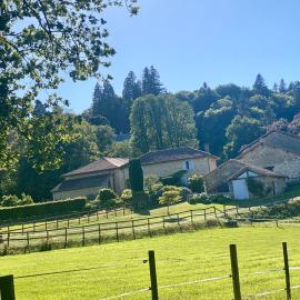Domaine de Montmery sa piscine son jardin ses espaces, hotel a Ambazac