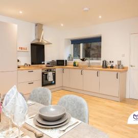 Luke Stays - Good Station Cottages