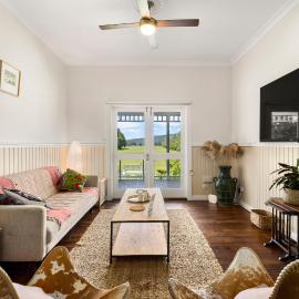 4 Bedroom Farm Cottage on the Bellinger River, hotel in Bellingen