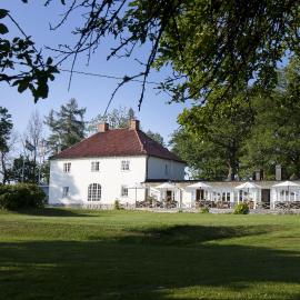 Stegeborg Trädgårdshotell، فندق في Stegeborg