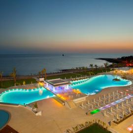 King Evelthon Beach Hotel & Resort, hotel em Pafos