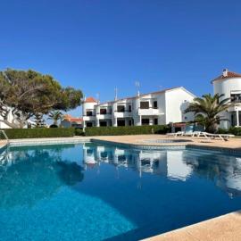 Apartamentos Mar a mar, hotel in Cala en Forcat