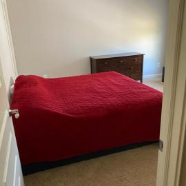 Lakefront view private bedroom and bathroom with kitchen, hotel a McCordsville