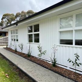 Pet friendly, Family home close to town