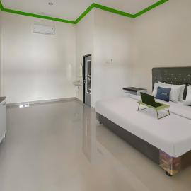Urbanview Hotel Tirtamaya Jaya Indah Indramayu by RedDoorz, hotel in Indramayu
