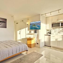 Waikiki beach cozy studio no resort fee, hotel in Honolulu