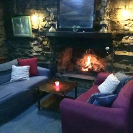 Rustic miners cabin, hotel in Faraday