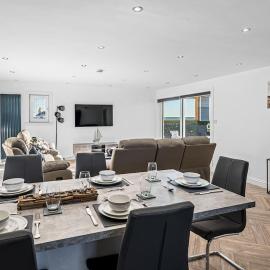 Sea View Luxury Apartment 3 bedrooms Free Parking - By Coast Apartments, hotel in Arbroath