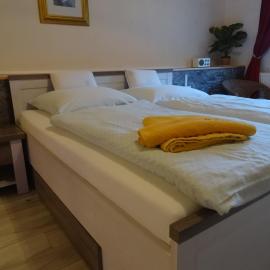 Pension & Gästehaus Paffrath, hotel v destinaci Großbrembach