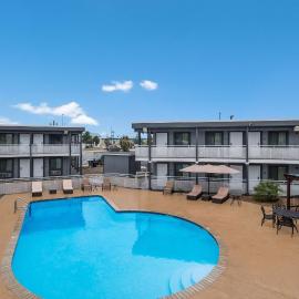 Spanish Trails Inn - Laredo Hotel, hotell sihtkohas Laredo