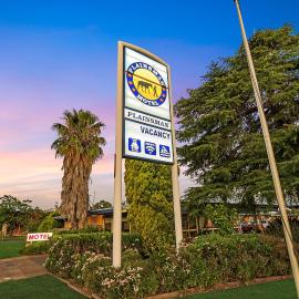 Plainsman Motel، فندق في فوربس