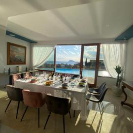 Villa Tito Livio - The Gulf Horizon Capri - Luxury Villa with Panoramic Pool & Capri View, hotel a Pozzuoli