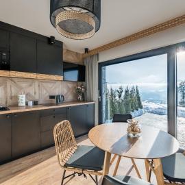 Widokowe Apartamenty na Kępiatym Wzgórzu & Wellness, hotel in Czarna Góra
