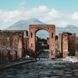 voco Nola - Naples Vulcano Buono by IHG, готель у місті Нола