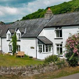Scenic Welsh Cottage in the Brecon Beacons، فندق في كريكهويل