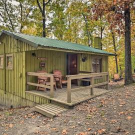 'Matt Dillon' Cabin ~ 1 Mile to Raystown Lake!, Hotel in Huntingdon