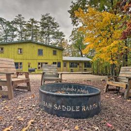 1 Mi to Raystown Lake: ‘Bill Pickett’ Ranch Apt, Hotel in Huntingdon