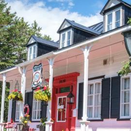 Maison familiale avec spa et accès au fleuve, hotel em Saint-Laurent-de-l'ile d'Orleans