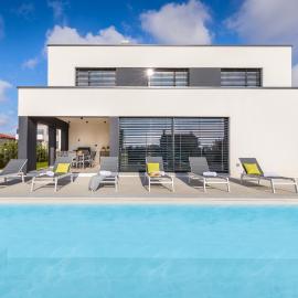 Amazing private villa with outdoor swimming pool in Vodnjan, hotel a Vodnjan (Dignano)